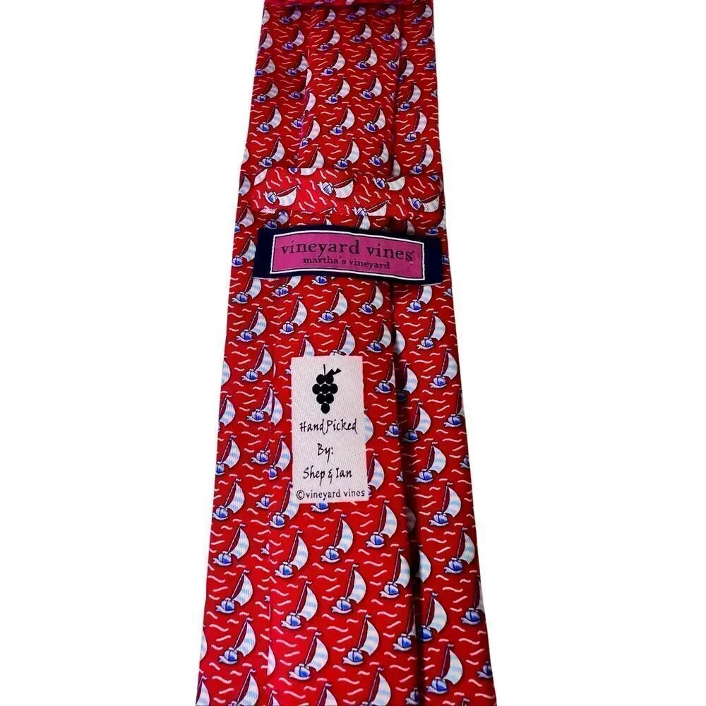 Vineyard Vines 100% Silk Tie Red & Blue Sailboats Mens Necktie